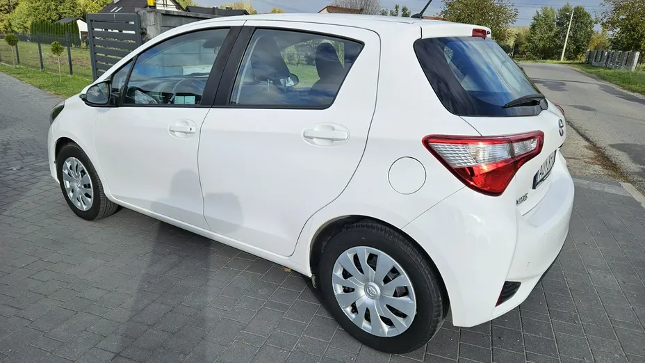 TOYOTA Yaris -