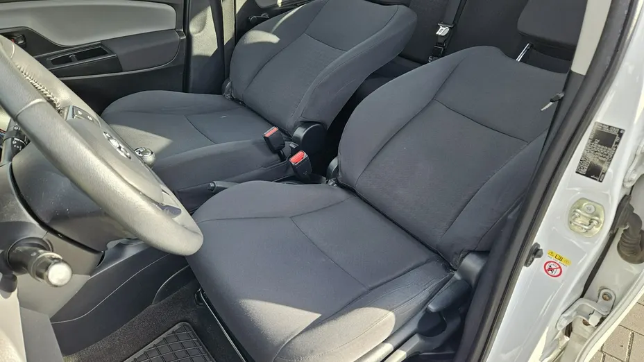 TOYOTA Yaris -