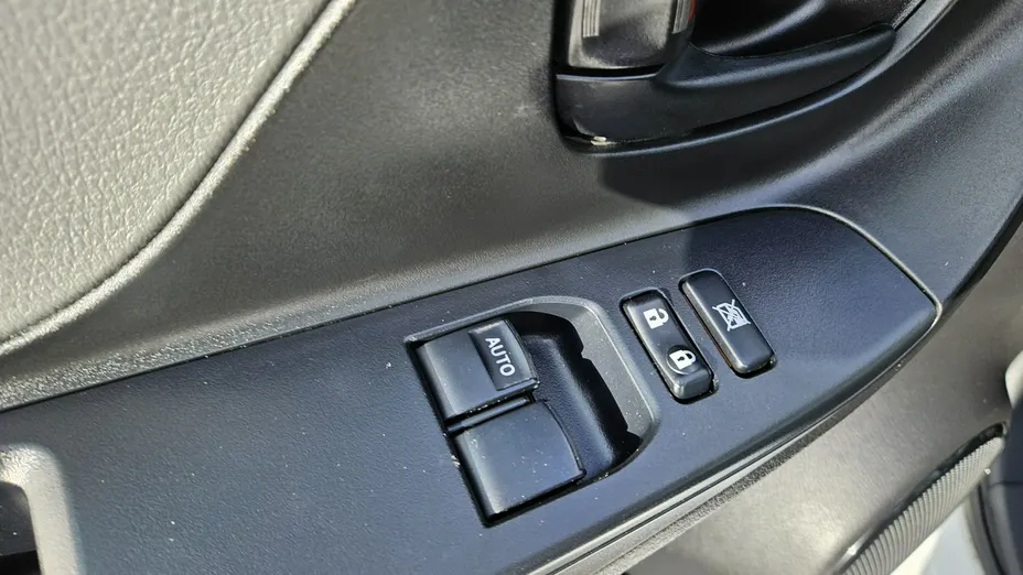 TOYOTA Yaris -