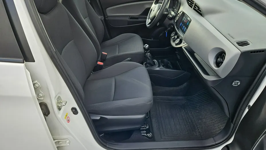 TOYOTA Yaris -