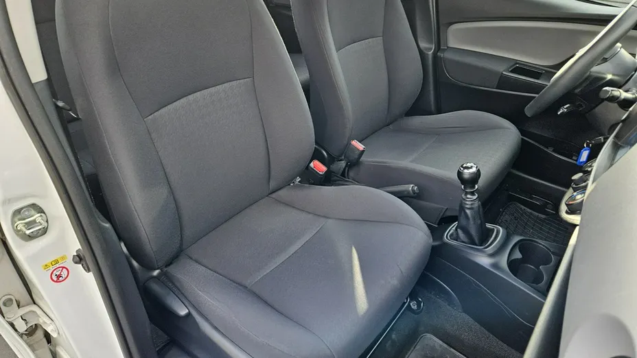 TOYOTA Yaris -