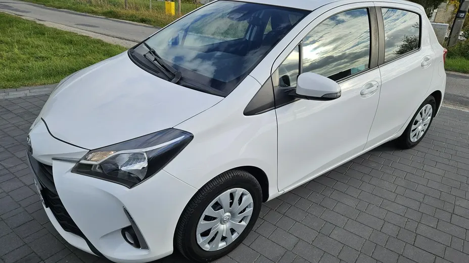 TOYOTA Yaris -