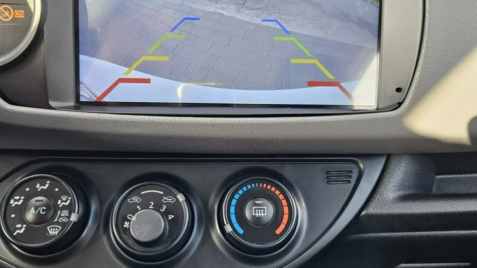 TOYOTA Yaris -