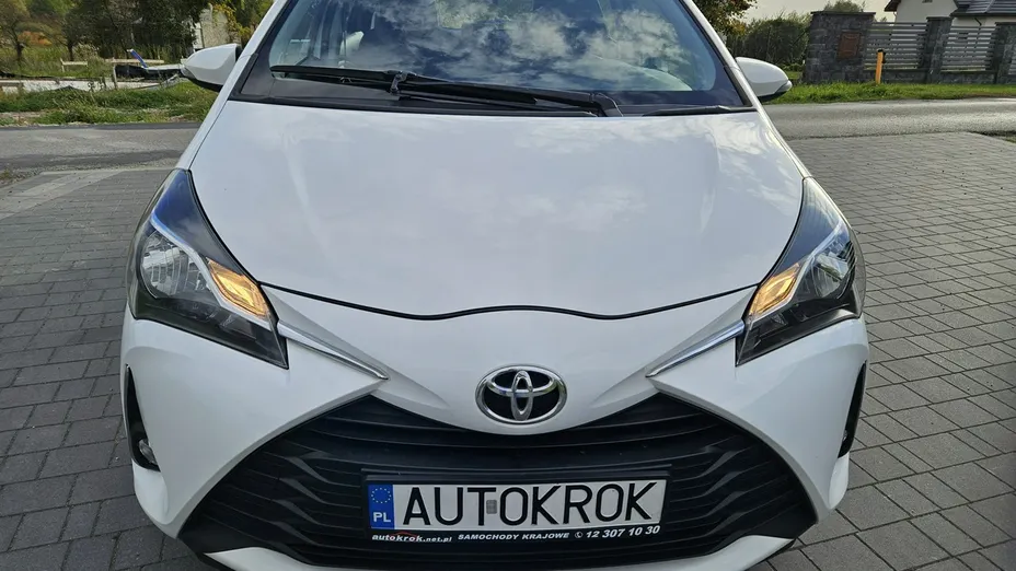 TOYOTA Yaris -