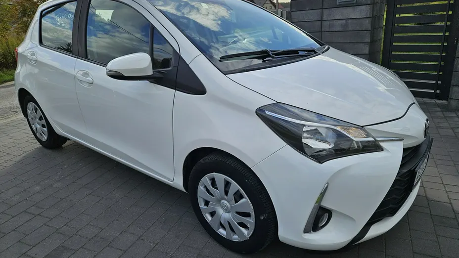 TOYOTA Yaris -