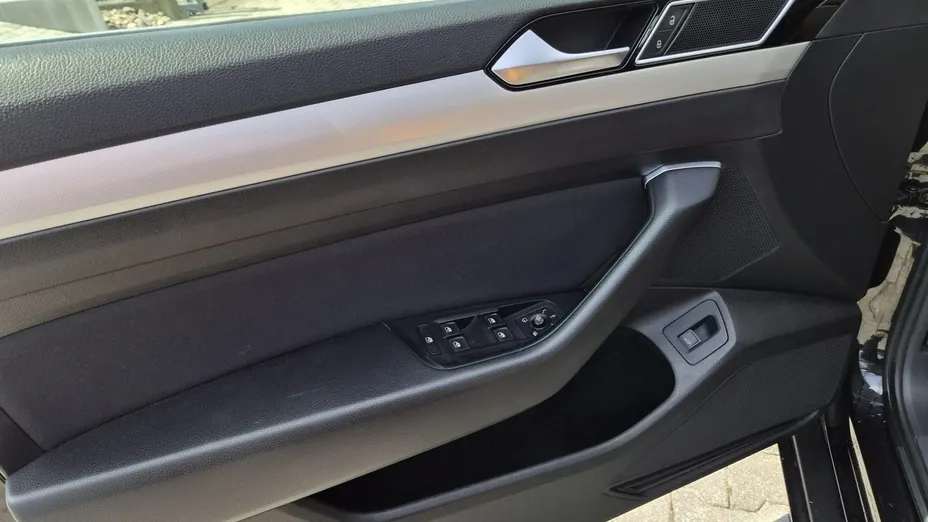 VOLKSWAGEN Passat -