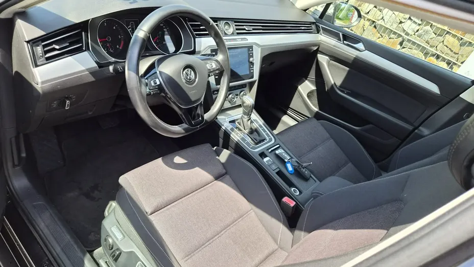 VOLKSWAGEN Passat -