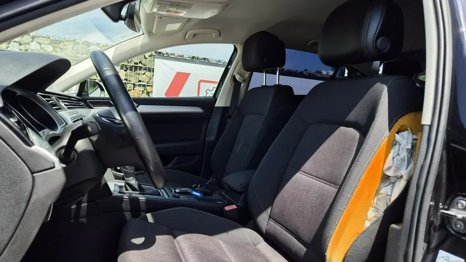 VOLKSWAGEN Passat -
