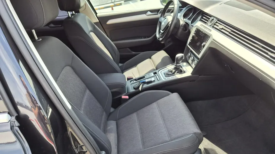 VOLKSWAGEN Passat -