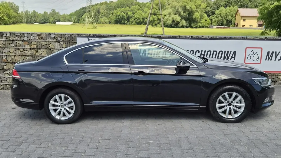 VOLKSWAGEN Passat -