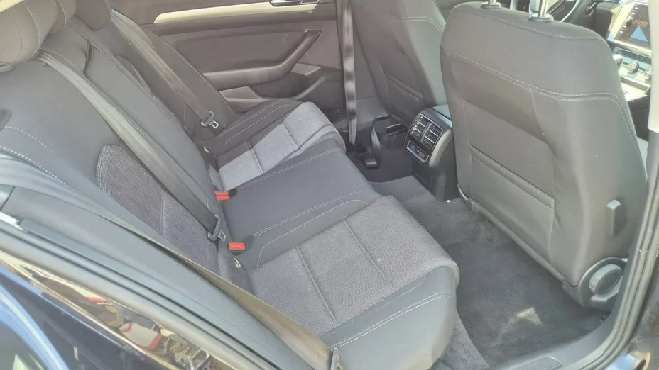 VOLKSWAGEN Passat -