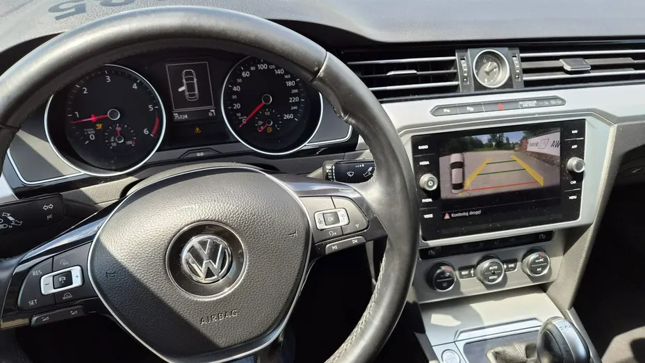 VOLKSWAGEN Passat -