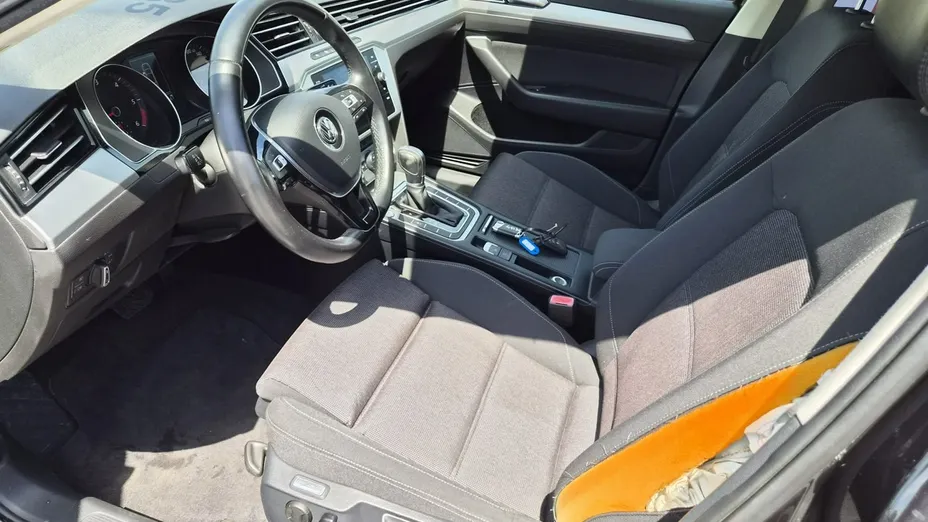 VOLKSWAGEN Passat -
