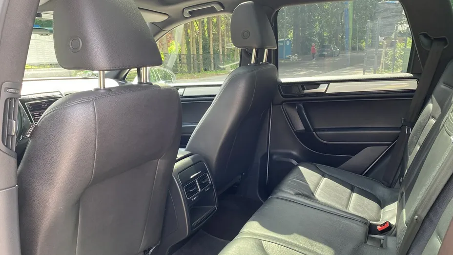 VOLKSWAGEN Touareg -