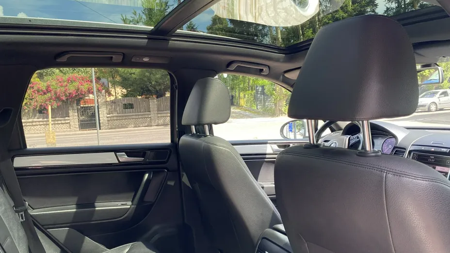 VOLKSWAGEN Touareg -