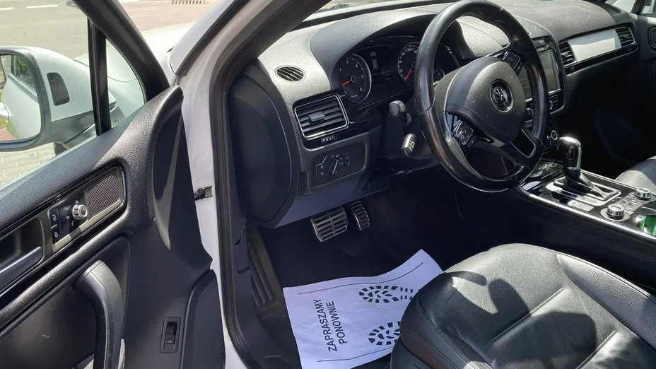 VOLKSWAGEN Touareg -