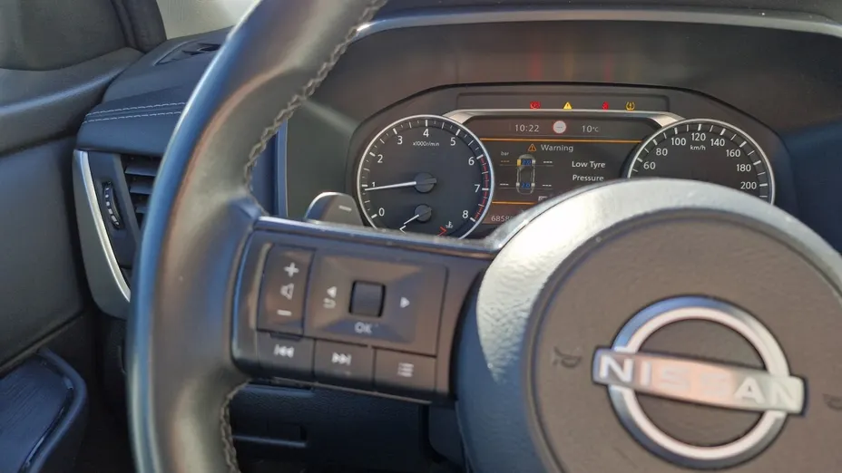 NISSAN Qashqai -