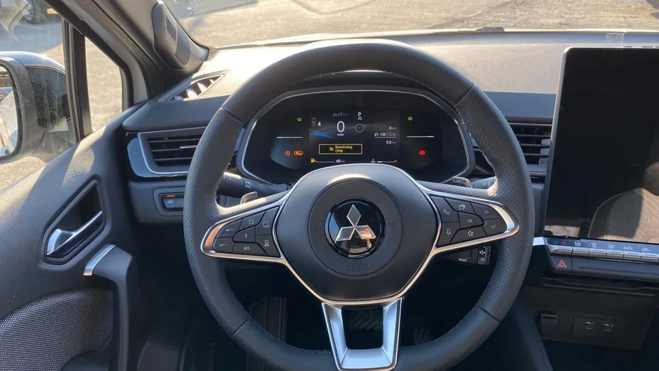 MITSUBISHI Grandis Grandis 1.3T mHEV Intense Style Cold DCT Nowy