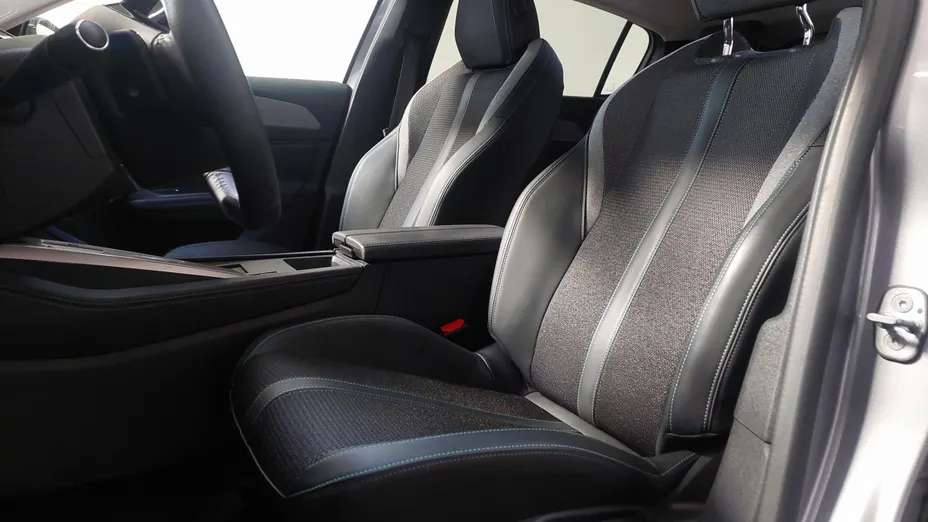 PEUGEOT 308 -