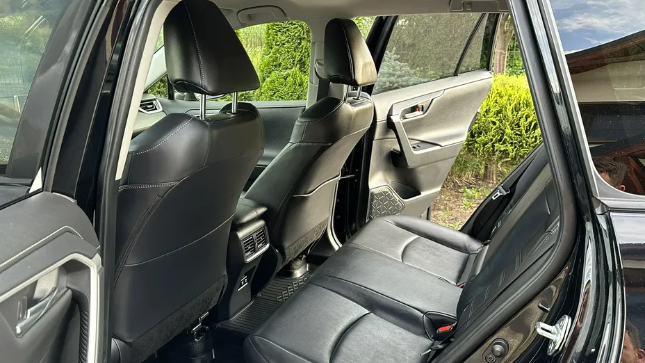 TOYOTA RAV4 -