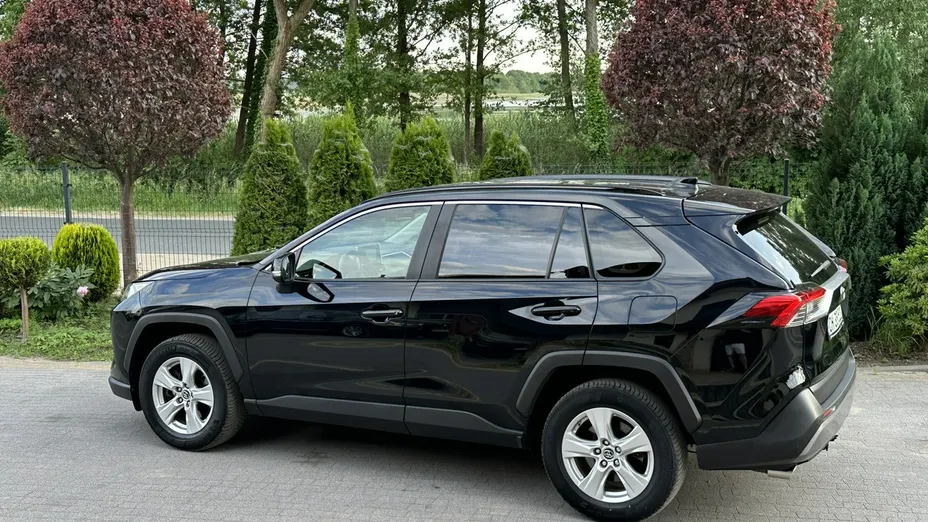TOYOTA RAV4 -