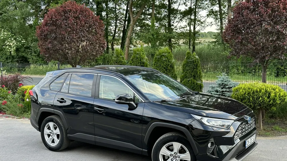 TOYOTA RAV4 -