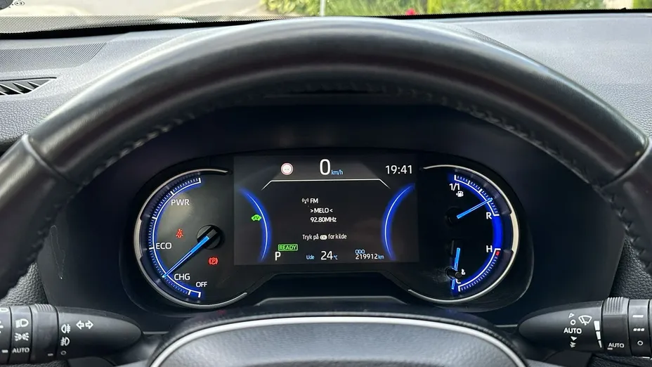 TOYOTA RAV4 -