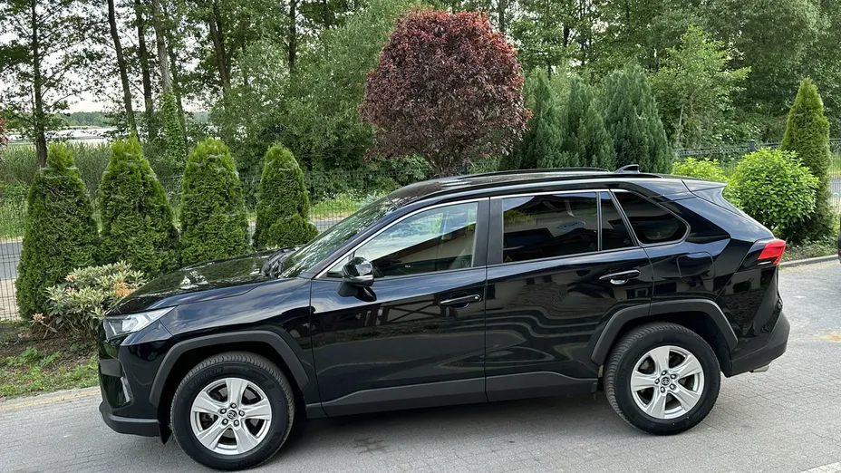 TOYOTA RAV4 -