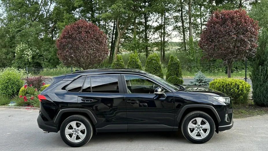 TOYOTA RAV4 -