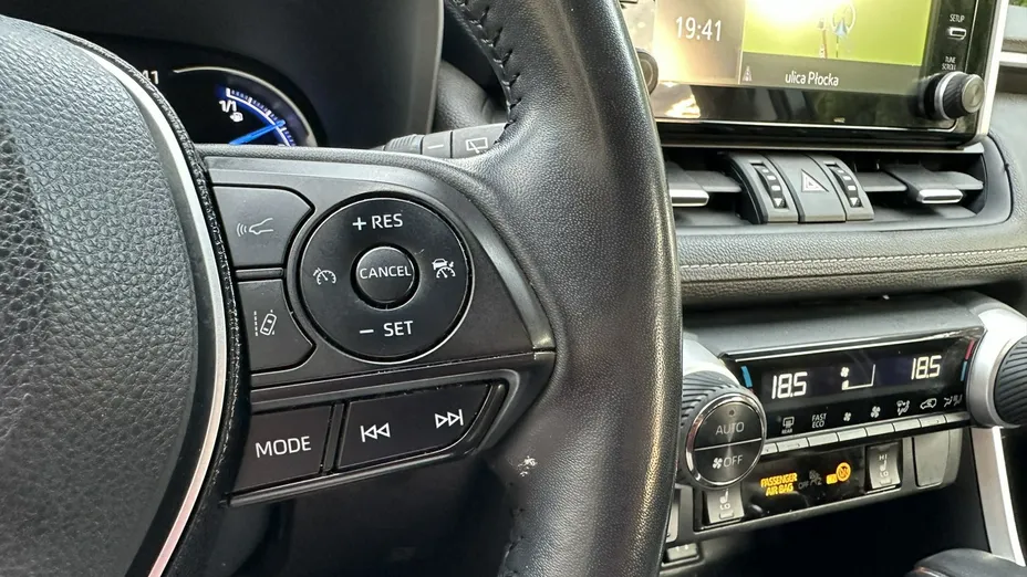 TOYOTA RAV4 -