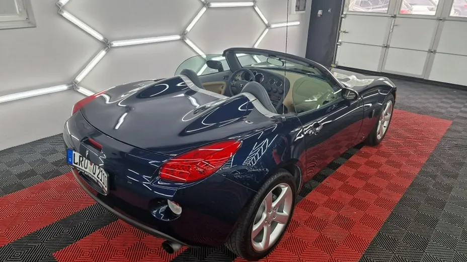 PONTIAC Solstice -