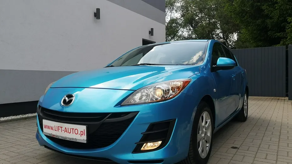 MAZDA 3 -