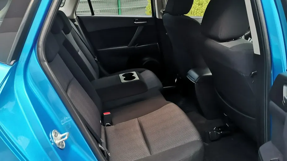 MAZDA 3 -