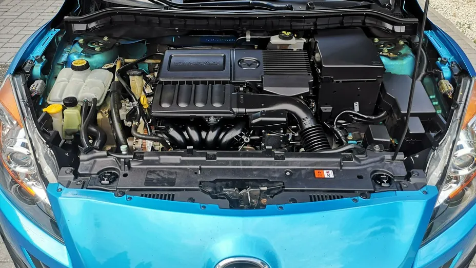 MAZDA 3 -