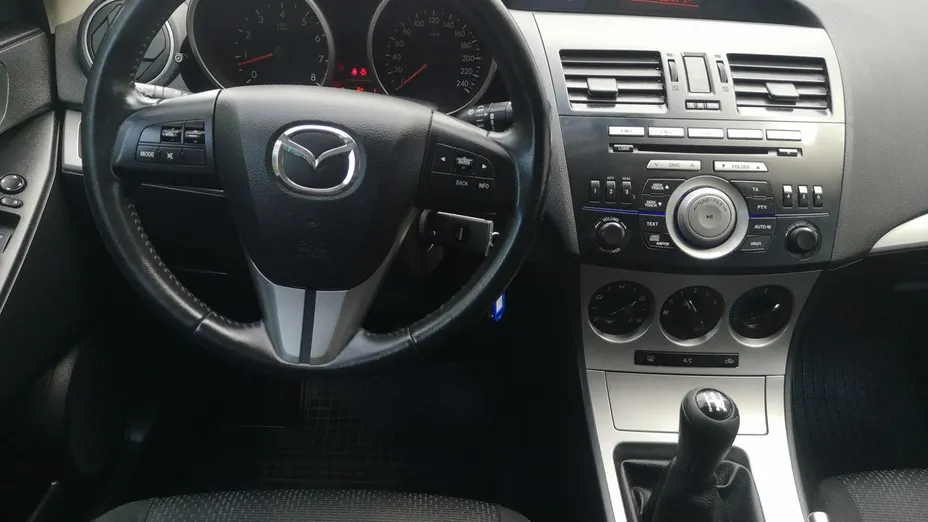 MAZDA 3 -