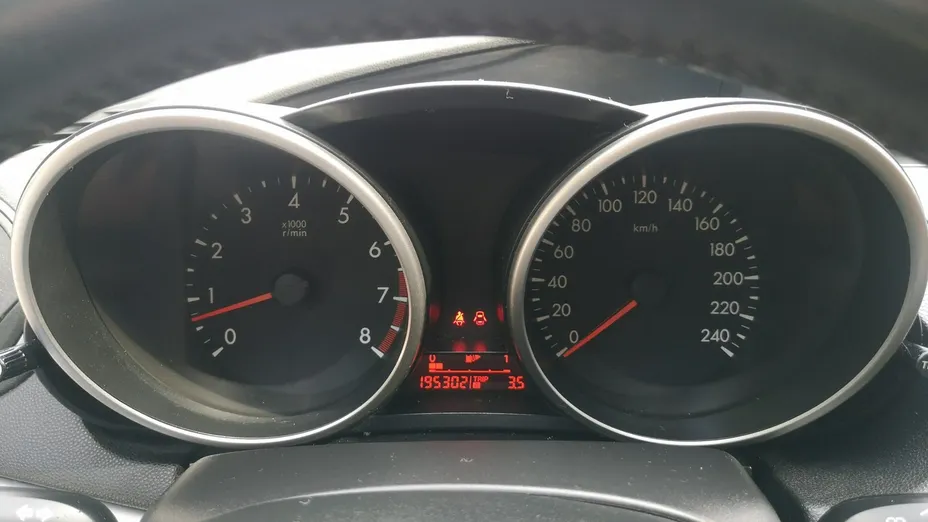MAZDA 3 -