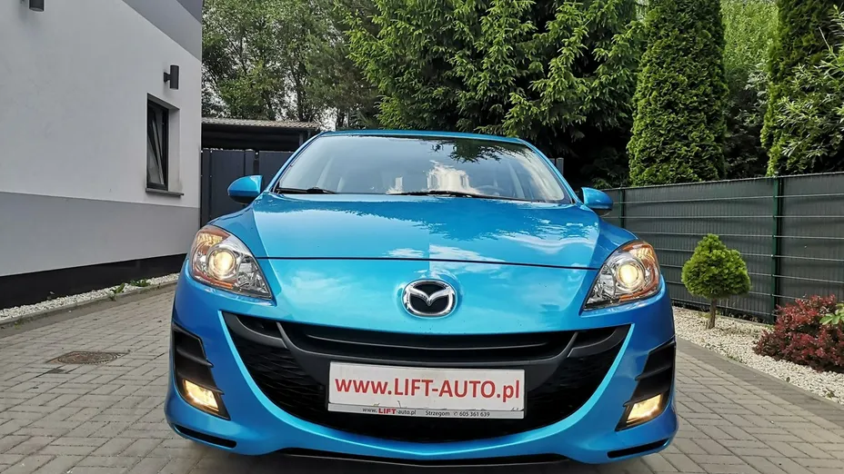 MAZDA 3 -