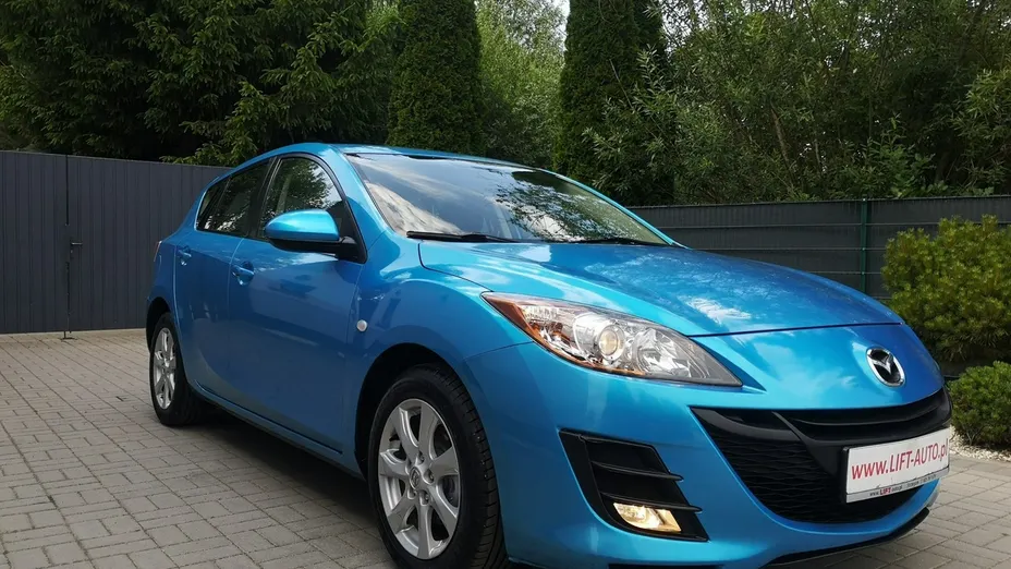 MAZDA 3 -