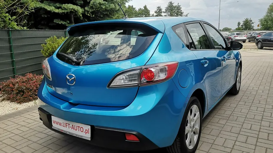 MAZDA 3 -