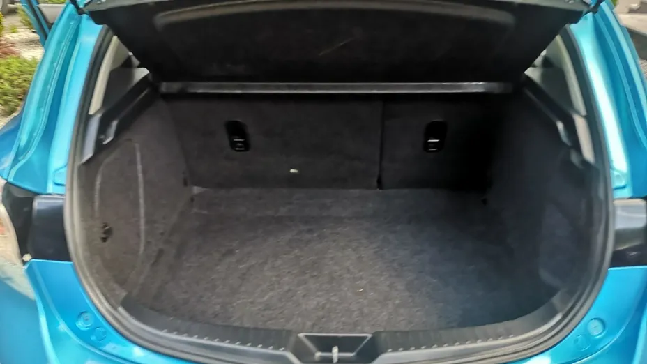 MAZDA 3 -