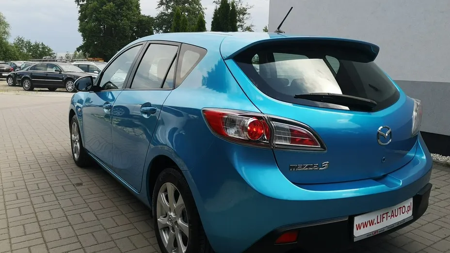MAZDA 3 -