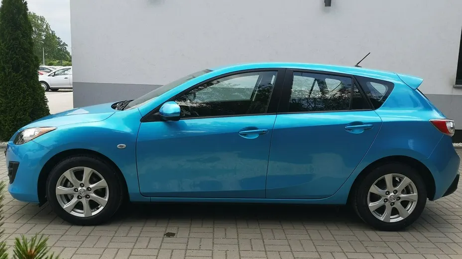 MAZDA 3 -