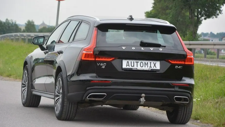 VOLVO V60 -