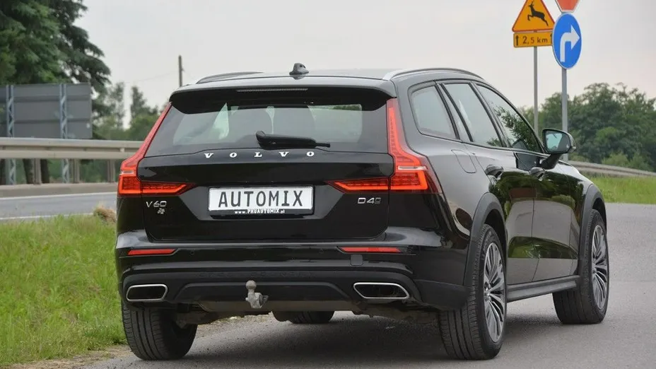 VOLVO V60 -