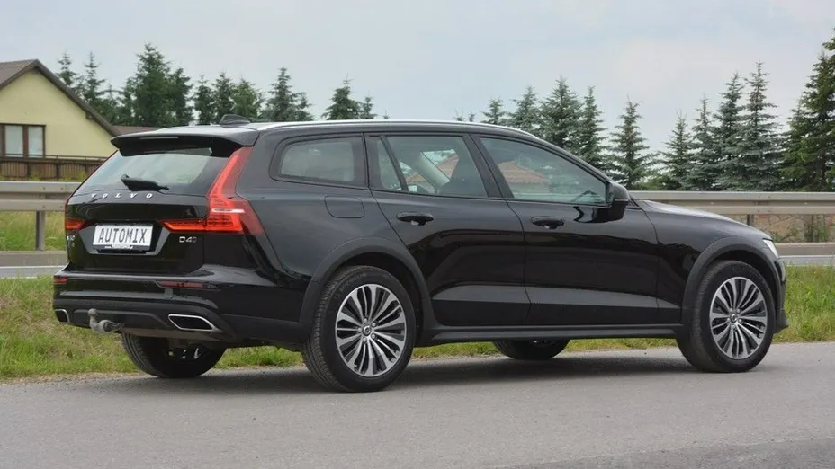 VOLVO V60 -