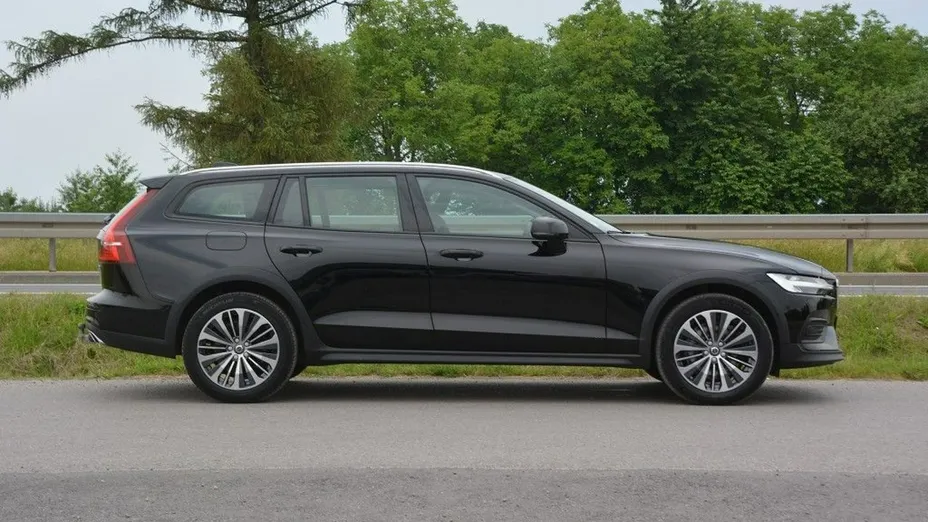 VOLVO V60 -