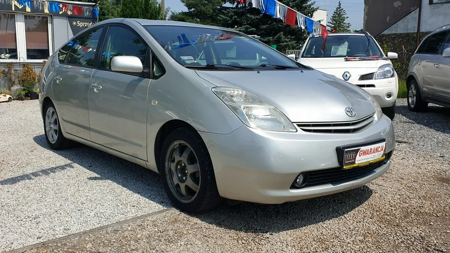TOYOTA Prius -