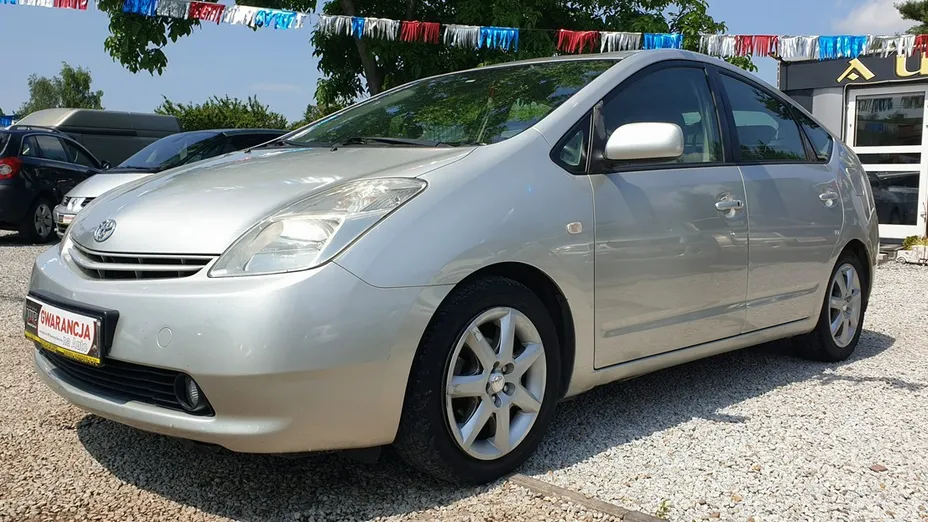 TOYOTA Prius -
