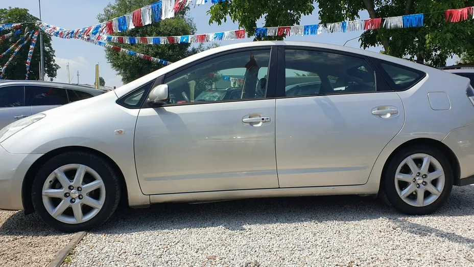TOYOTA Prius -