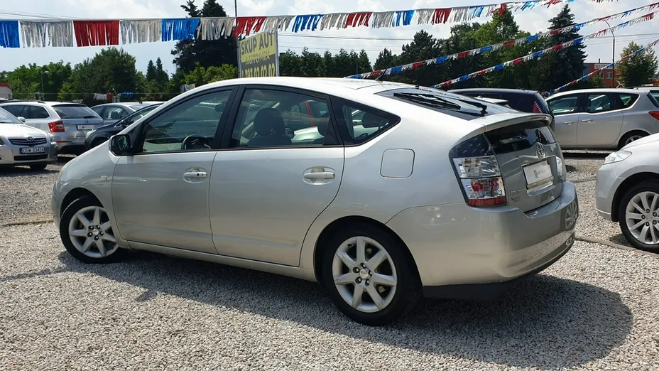 TOYOTA Prius -